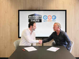 Maarten Boom, Directeur Telecom bij Budget Thuis en Koen Cluistra, CCO van Open Dutch Fiber